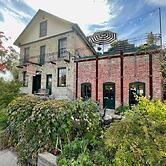 Maison Fleurie, A Four Sisters Inn