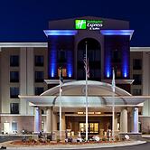 Holiday Inn Express & Suites Hope Mills-Fayetteville Arpt by IHG