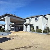 Budgetel Inn & Suites
