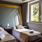Aston Hotel