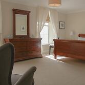 Walter Raleigh Hotel