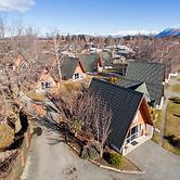 Mountain Chalets Motel