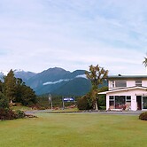 Glacier View Motel