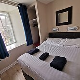 Snoozles Quay Street Tourist Hostel