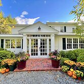 The Stockbridge Country Inn Closest B&B to Norman Rockwell Museum and 