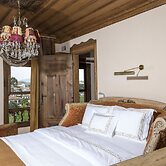 Terrace Houses Sirince - Fig, Olive Clockmakers and Grapevine