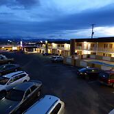 Economy Inn & Suites