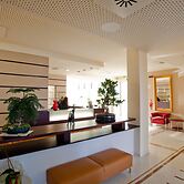 Breaking Business Hotel