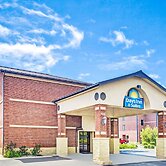 Days Inn & Suites by Wyndham Jeffersonville IN