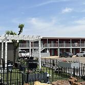 Midtown Inn & Suites