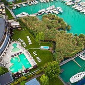 Hotel Golden Lake Resort