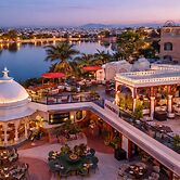 Swaroop Vilas - Lake Facing Boutique Hotel