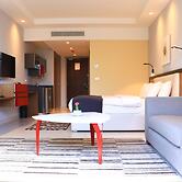 The Ray Hotel & Studios