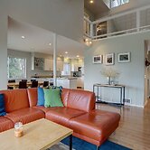 Fir Mountain Escape 4 Bedroom Home by RedAwning