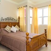 Kinsgton Modern Duplex Apartment with Pool