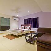 FabHotel Pentagon Airport
