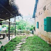 Green Door Ban Gioc - Hostel
