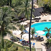 Travellers Beach Hotel & Club