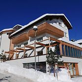 Conrad's Mountain Lodge