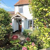 Hollyhedge Cottage