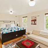 Racpanos Modern Stay on Forrest Street