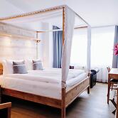 Eyja Guldsmeden Hotel