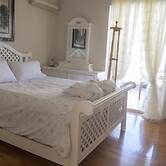 Athens Deluxe Apartment near Acropolis