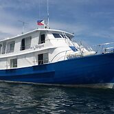 El Nido Ocean Suite Floating Hotel