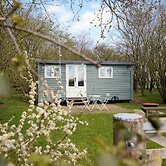 Great Ashley Farm Cottage and Shepherds Huts.