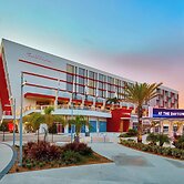 The Daytona, Autograph Collection