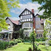 Petit Hotel & Restaurant Old Age