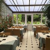 The Cottage Inn Hotel