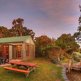 Stanley Lakeside Spa Cabins