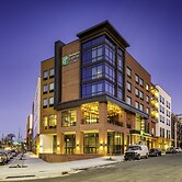 Holiday Inn Express & Suites Charlotte - South End by IHG