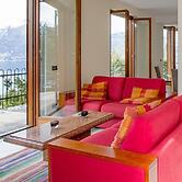 Contemporary 3 Bed Apartment With Lake Views, Wifi, Near Village