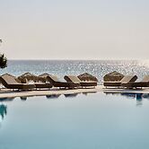 The Bay Hotel & Suites