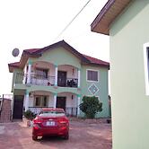 Ronna apartments at Lakeside Estates