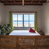 Pura Vida Tofo Beach House