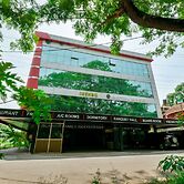 OYO 19587 Chembil Residency