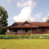 Villa ChavaMinerva Kayu - Ciater