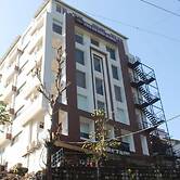 Kamay The Grand Alova