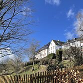 Burghaus & Villa Kronenburg
