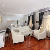 The Wells Carlton Hotel and Apartments