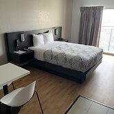 Studio 6 Lincoln, NE - Airport