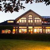 Spinnakers Brewpub & Guesthouses