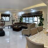 Luxury Furnished 3BR near LAKE Khalid