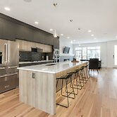 New Luxury Townhome 29