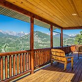 Armstrong Luxury Log Vacation  At Windcliff 4 Bedroom Home by RedAwnin