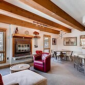Elegantly Styled Plaza  2 Bedroom Condo - No Cleaning Fee! by RedAwnin