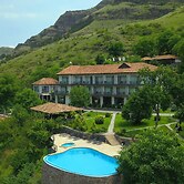 Vardzia Resort